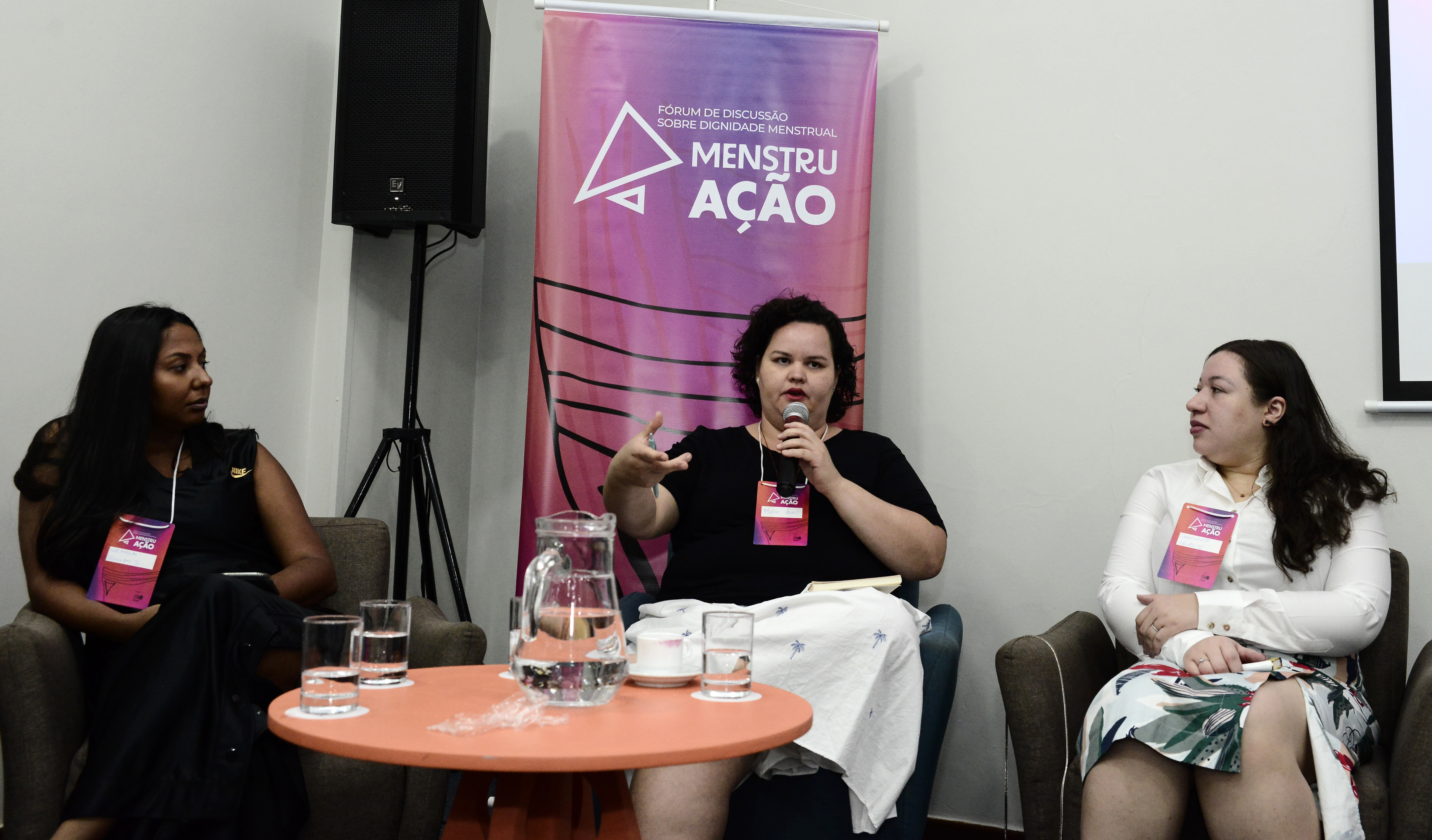 Consultora do UNFPA, Masra Andrade apresenta resultado de pesquisa sobre Dignidade Menstrual. Foto: ©UNFPA/Sheila Leal