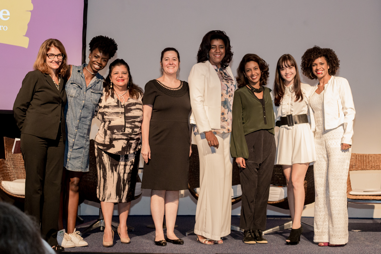 Da esquerda para a direita, Beatriz Galli, Gabi Oliveira, Luiza Helena Trajano, Rossana Pulcineli, Rachel Maia, Ilka Teodoro, Bella Piero e Luciana Barreto (Foto: UNFPA Brasil/Carol Mendonça)