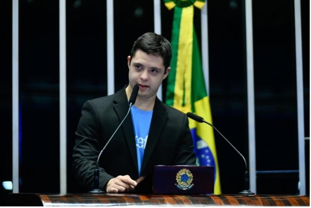 Legenda: João Vitor é estudante de Educação Física, ator, palestrante e tem se destacado nacionalmente por seu trabalho na inclusão e na desconstrução de estigmas. Foto: © Geraldo Magela/Agência Estado