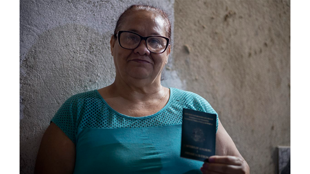 Depois de viver em situação de rua com o filho pequeno, a venezuelana Rosa conseguiu ser interiorizada para o Rio de Janeiro