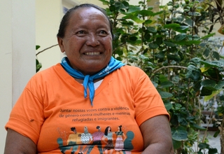 Maria Fabiola, liderança da etnia Warao, sorri