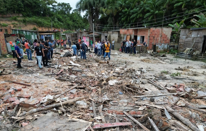 Deslizamento de terra em Manaus/AM