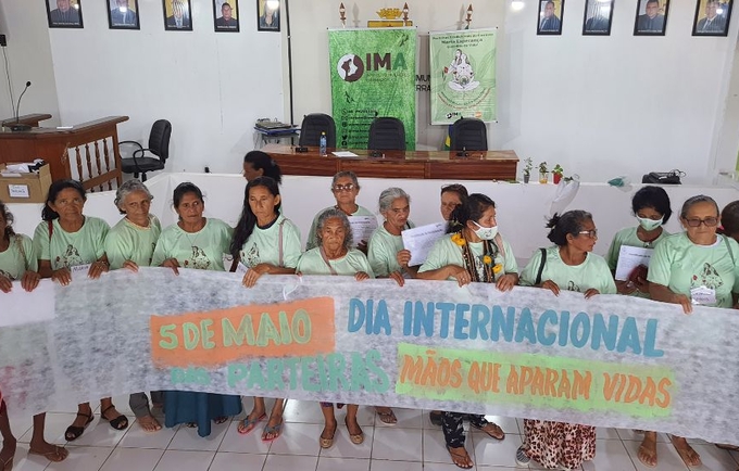 Em maio deste ano, o Instituto Mulheres da Amazônia e a Associação Maria Esperança realizaram o "Encontro Parteiras Tradicionais