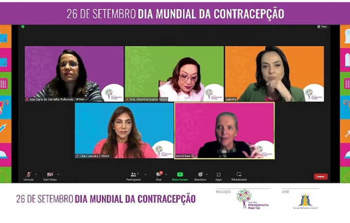 Representante do UNFPA, Astrid Bant participa de bate-papo sobre contracepção. Foto: Reprodução