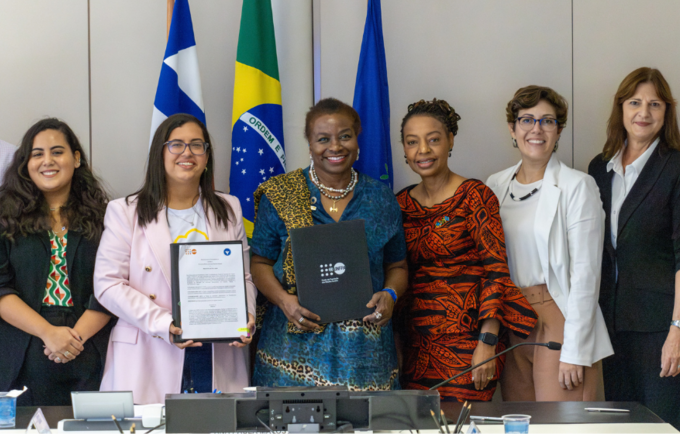 A vice-prefeita e secretária de saúde de Salvador, Ana Paula Matos, e Natalia Kanem, diretora-executiva do UNFPA, fortalecem o c