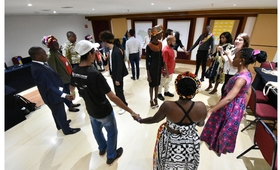 Jovens de Angola, Brasil e Cabo Verde trocaram experiências e reconheceram pontos em comum. Foto: ©UNFPA/Pedro Sibahi