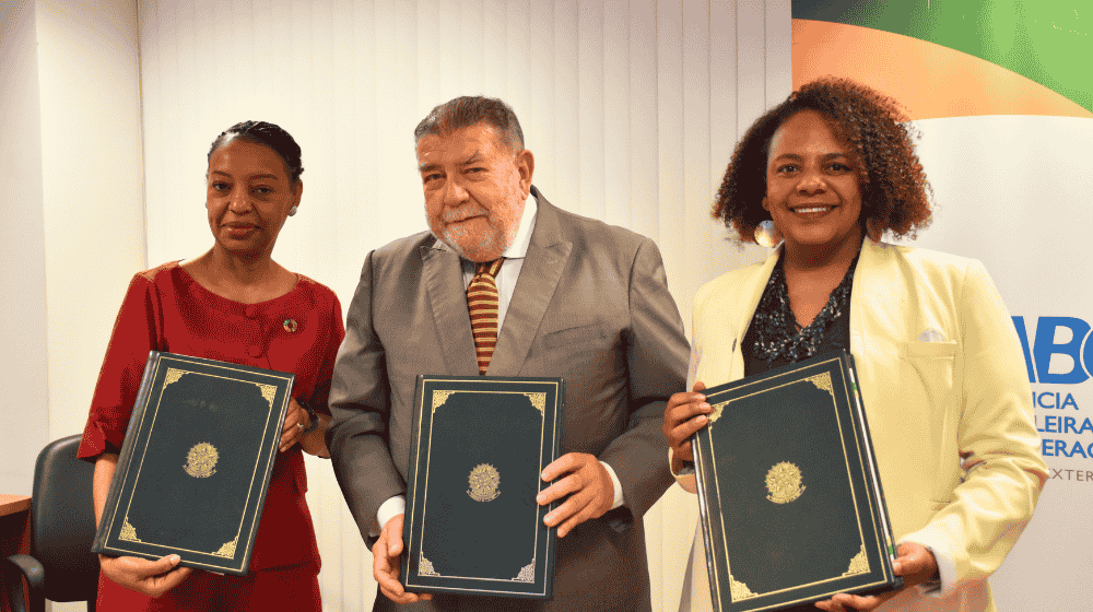 Da esquerda para a direita: Florbela Fernandes, Representante do UNFPA Brasil; Embaixador Ruy Pereira, Diretor da Agência Brasileira de Cooperação (ABC); e Márcia Lima, Secretária de Políticas de Ações Afirmativas e Combate e Superação do Racismo do Ministério da Igualdade Racial.