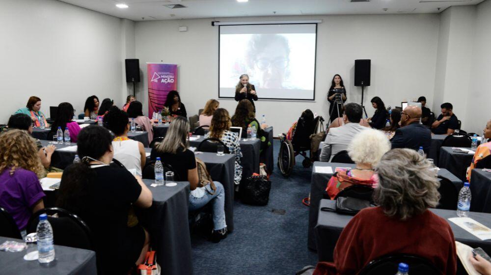 Representante do UNFPA, Astrid Bant, fala no Fórum de Discussão sobre Dignidade Menstrual. Foto: ©UNFPA/Sheila Leal