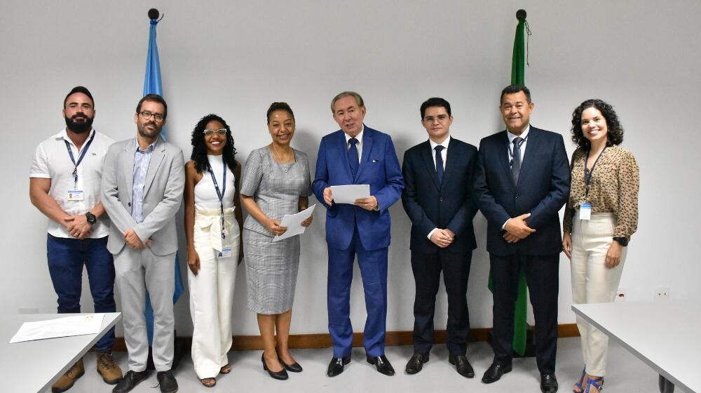 Equipes do UNFPA e da Prefeitura de Teresina na cerimônia de assinatura do Memorando de Entendimento. Ao centro, a Representante