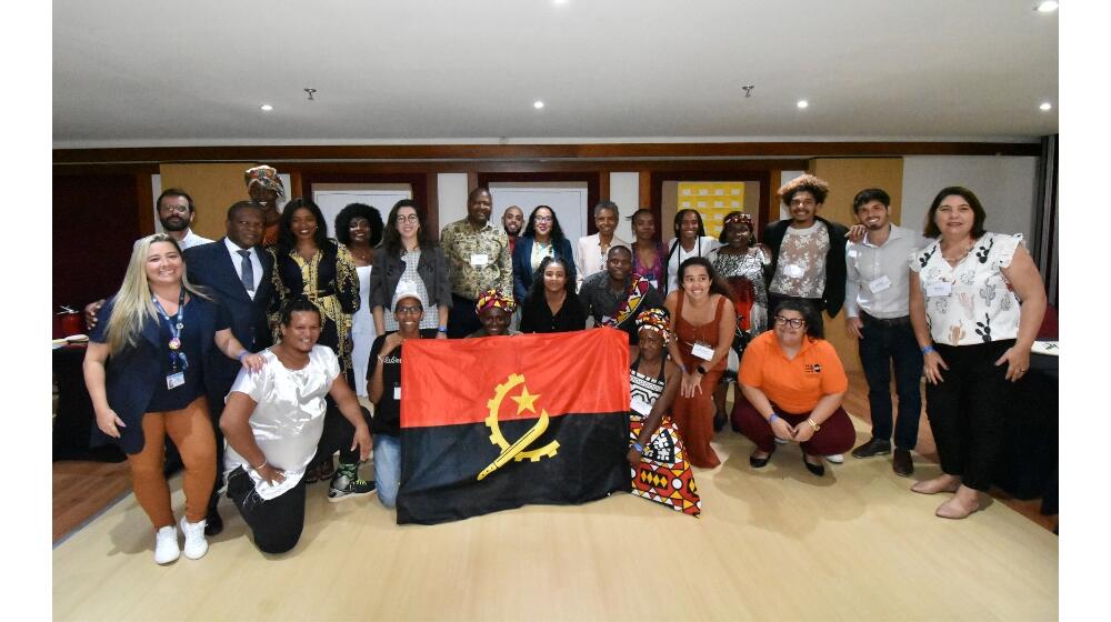 Participantes do workshop "Daqui Pra Li, De Lá Pra Cá: Conexões e Trocas entre Juventudes Angola - Brasil - Cabo Verde". 