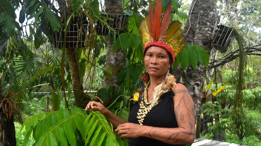 Lutana Ribeiro é a única cacica mulher do Parque das Tribos, em Manaus