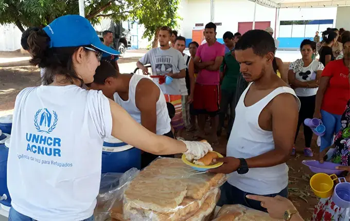 Mais de 270 venezuelanos serão transferidos de Roraima a seis cidades brasileiras