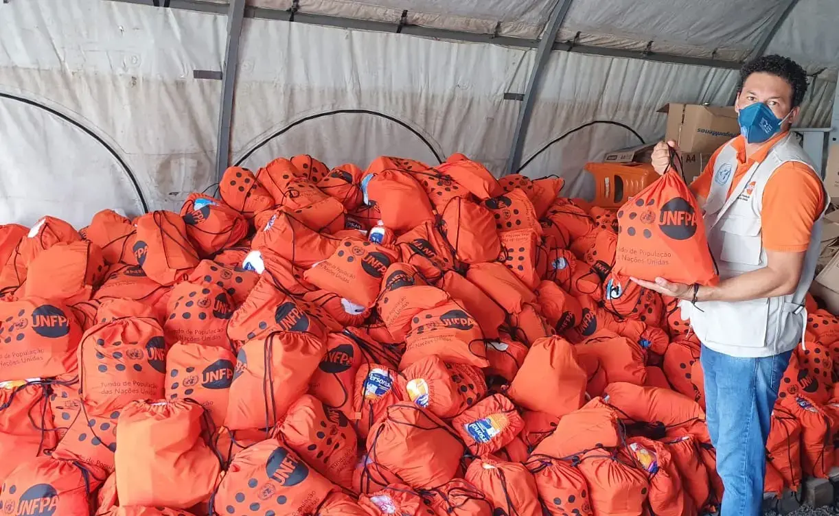 To fight COVID-19, UNFPA Brazil delivers Dignity Kits to migrant and refugee people in Roraima