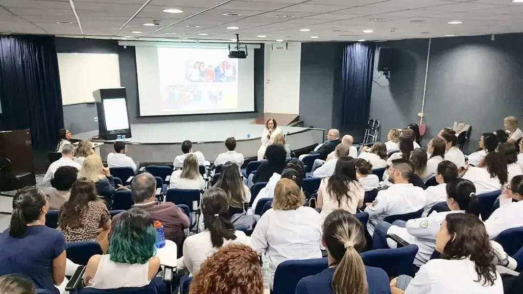 Fecundidade, planejamento reprodutivo e gravidez na adolescência são discutidos em São Paulo