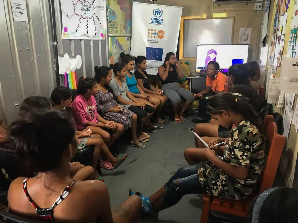 OUTUBRO ROSA: UNFPA realiza encontro com jovens migrantes e refugiadas para falar sobre câncer de mama 