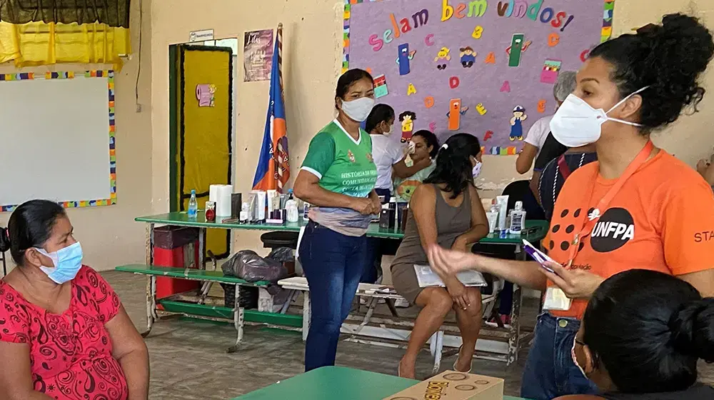 UNFPA realiza atividades educativas e doações em comunidade ribeirinha de Manaus