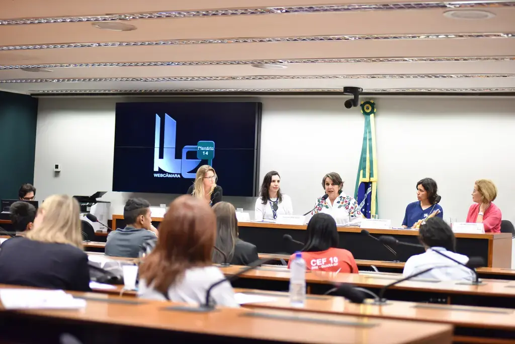 Câmara dos Deputados realiza audiência pública sobre gravidez na adolescência com participação do UNFPA