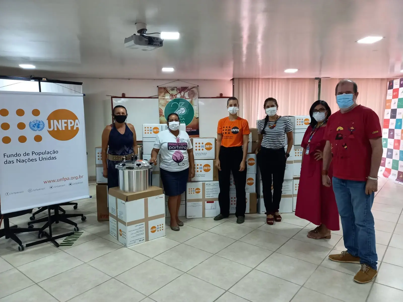 Associação das Parteiras Tradicionais do Amazonas recebe kits de apoio ao parto do UNFPA